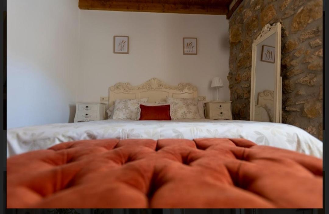 Hotel Rural En Las Cascadas De Tobera Bagian luar foto