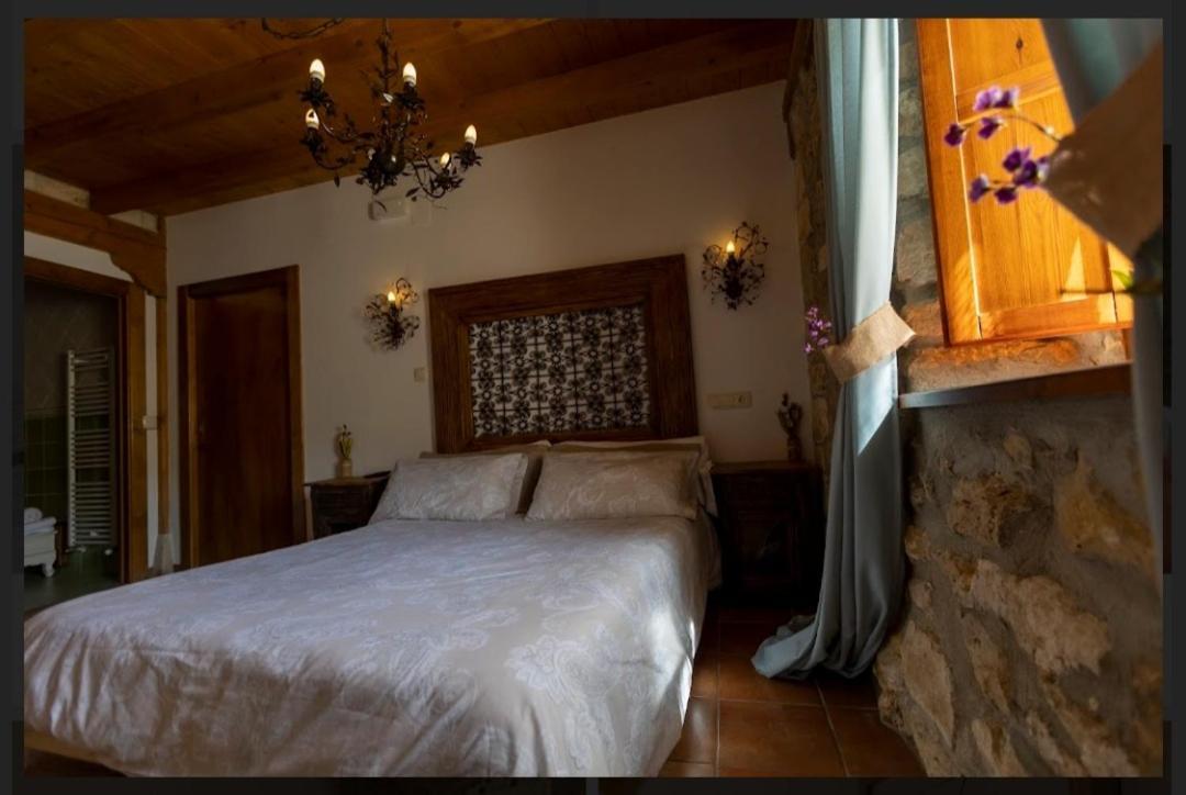Hotel Rural En Las Cascadas De Tobera Bagian luar foto