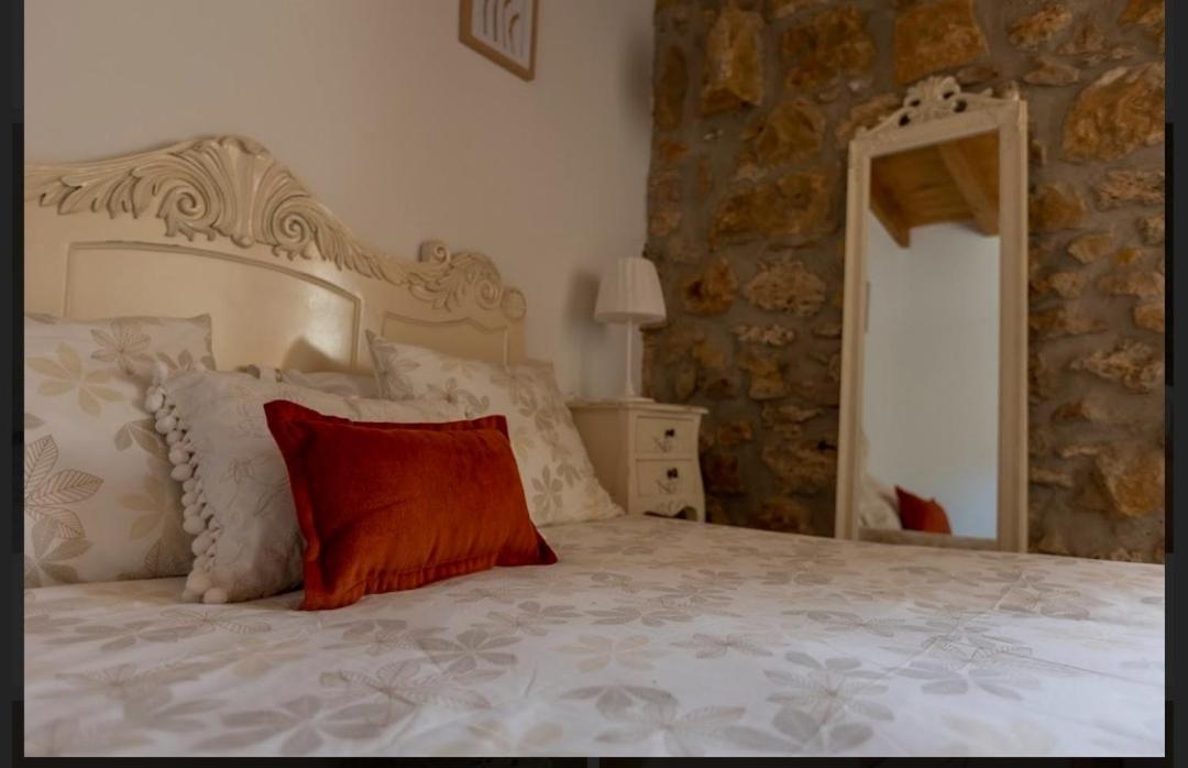 Hotel Rural En Las Cascadas De Tobera Bagian luar foto
