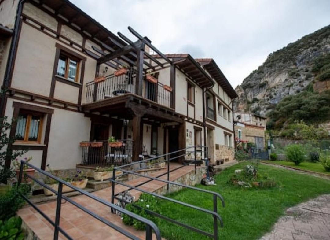 Hotel Rural En Las Cascadas De Tobera Bagian luar foto