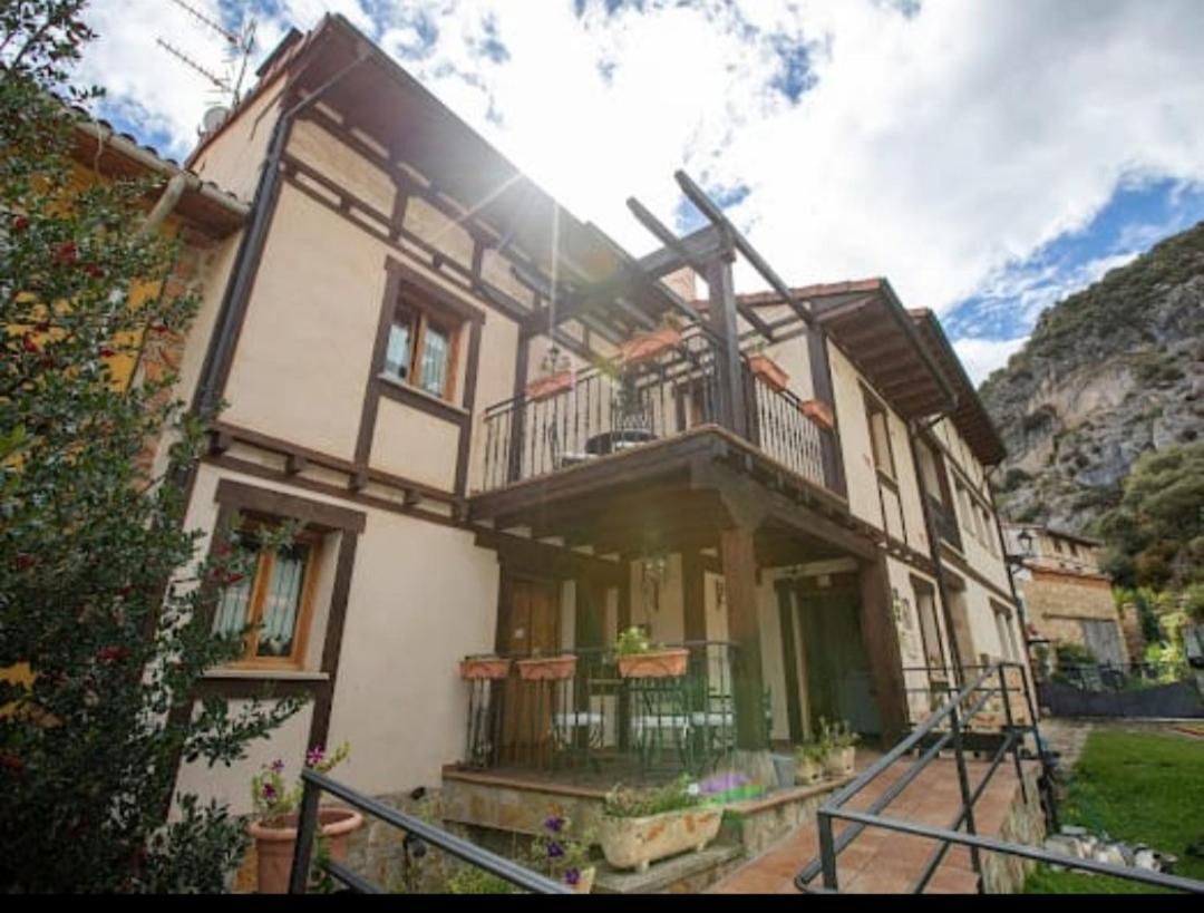 Hotel Rural En Las Cascadas De Tobera Bagian luar foto